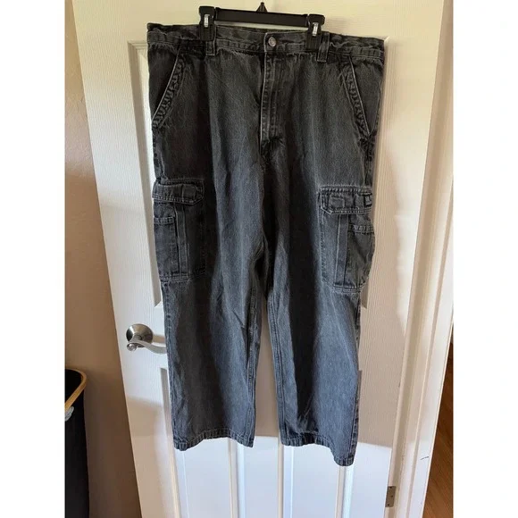 Vintage Wrangler Black Rivet Cargo Jeans Size 38x30 - Picture 1 of 8